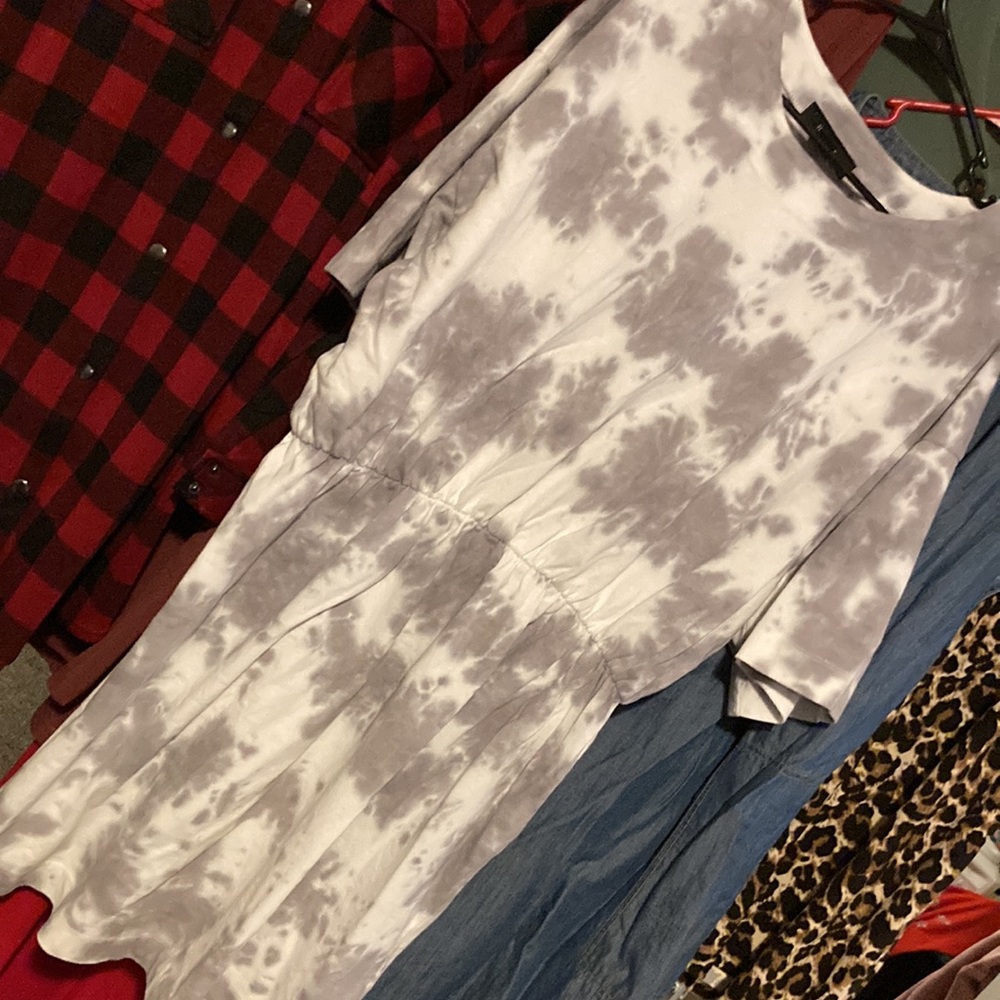 Cute tyedye thickish drop shoulder midi dress.